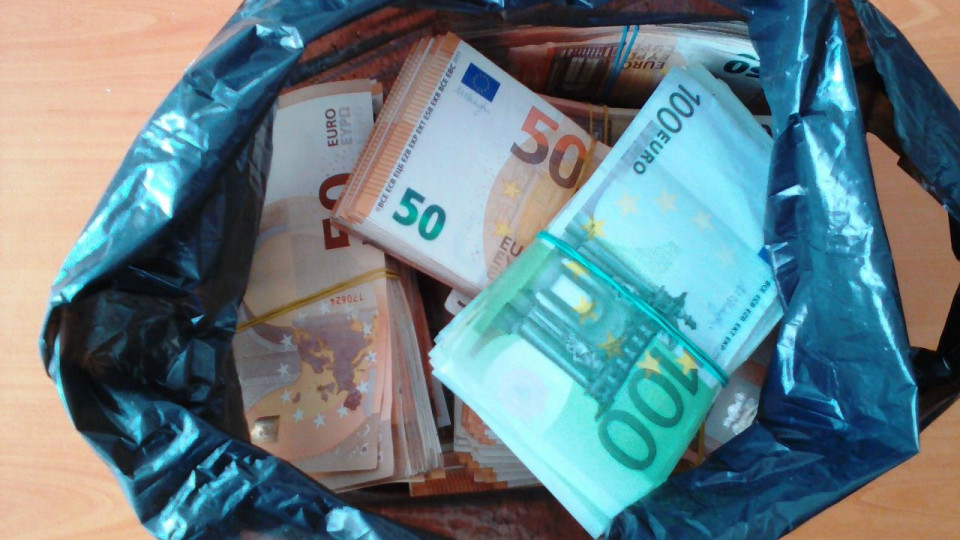 Задържаха над 200 хил. евро за ден | StandartNews.com