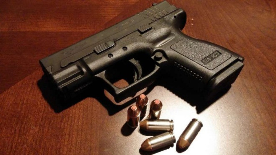 Мъж се гръмна с пистолета си в Пазарджишко | StandartNews.com