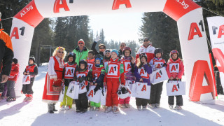 Баба Марта зарадва децата от "Научи се да караш ски"