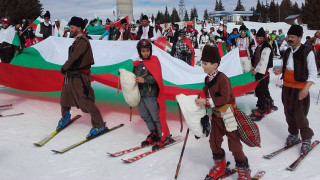 НА 3 МАРТ! Ски спускане в носии на Пампорово