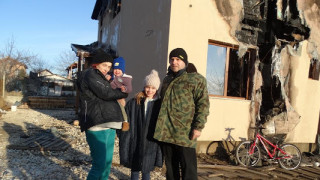 Има ли подслон за многодетното семейство от Брестник
