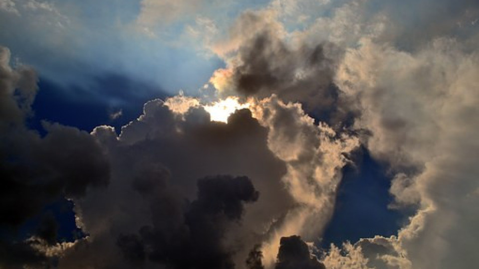 Черни или розови облаци  над икономиката ни ? | StandartNews.com