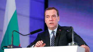 Медведев се пошегува за българските туристи в Русия