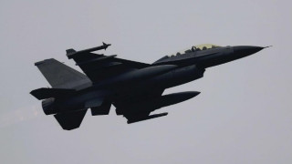Боен пилот № 1 пробва как ще лети новия F-16