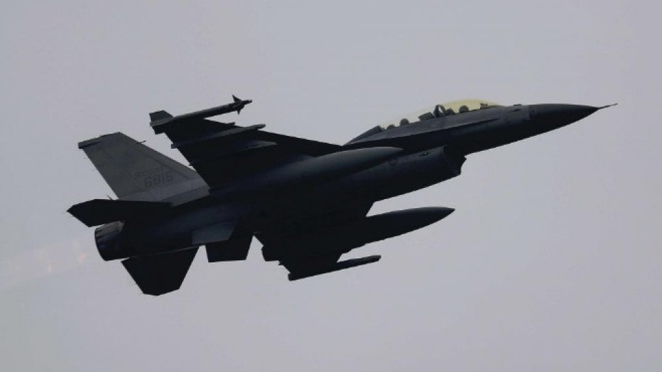 Боен пилот № 1 пробва как ще лети новия F-16 | StandartNews.com