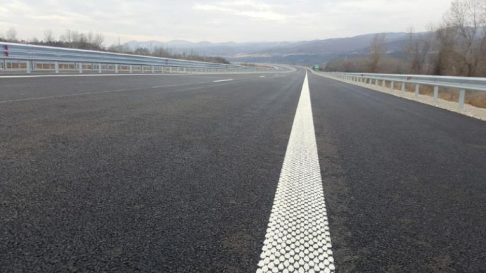 Построиха 1 метър шосе в Румъния | StandartNews.com