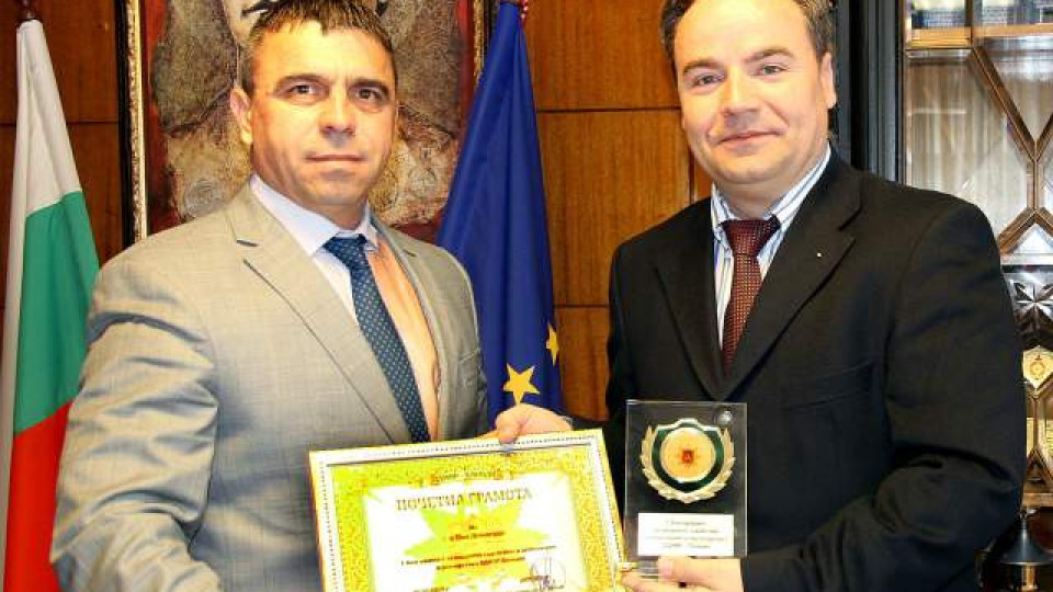 Съветник срещу корупцията с награди от полицията и военните | StandartNews.com
