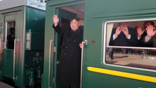 Влакът на Ким - коняк, снайперисти и розови дивани