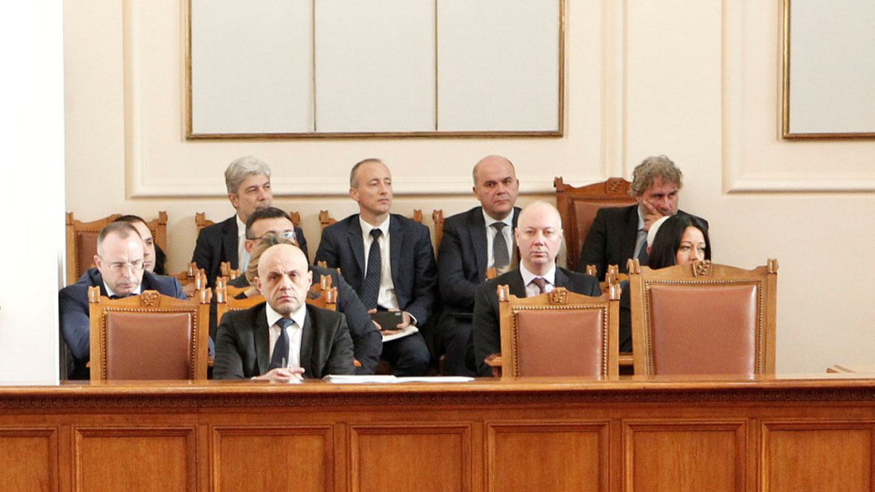 Петима министри отговарят на депутатски въпроси | StandartNews.com