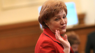 Менда Стоянова се „нахвърли“ на Йончева и БСП
