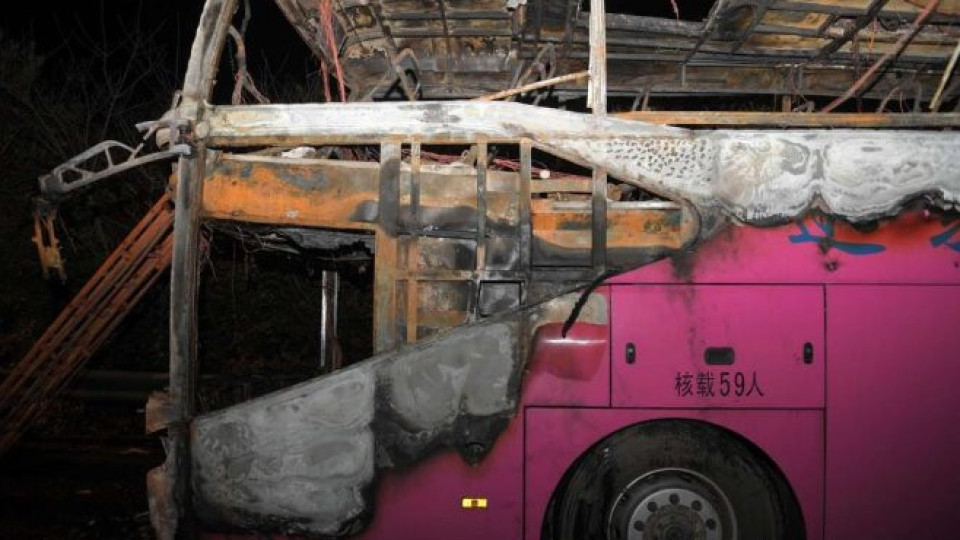 26 души загинаха в туристически автобус | StandartNews.com