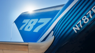 Самолет с 256 пътници на борда се приземи аварийно