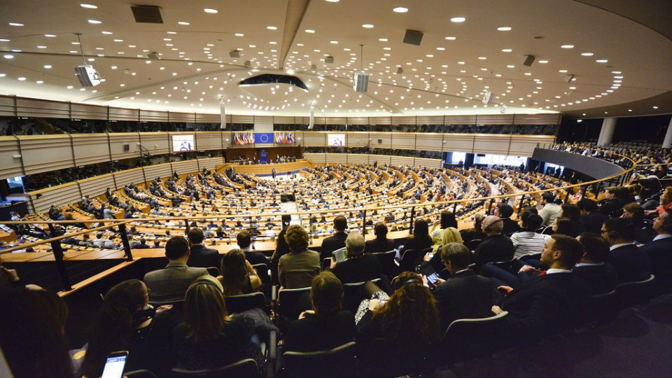 Европарламентът удря по свободата в интернет | StandartNews.com