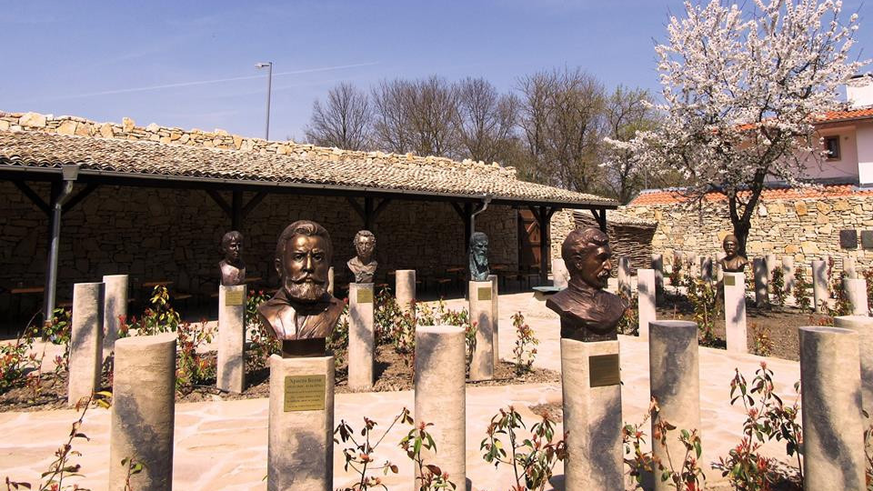 Откриха паметници на Й. Радичков, Л. Дилов и П. Дубарова в Плиска | StandartNews.com
