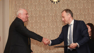 Ученици ще гледат „учебни“ спектакли