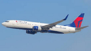 Boeing 737 приземен заради силна миризма