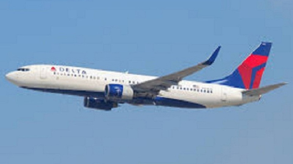 Boeing 737 приземен заради силна миризма | StandartNews.com