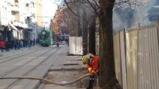 Горящо кошче за боклук опуши площад „Славейков“