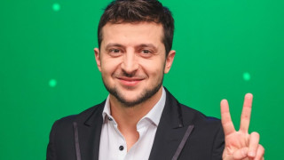Шоумен поведе в Украйна, обеща да пътува с колело като президент