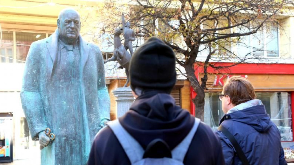 Сложиха говорещ паметник на Борисов, той го хареса | StandartNews.com