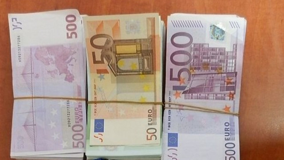 Хванаха 130 хил. евро в кутии с бисквити | StandartNews.com