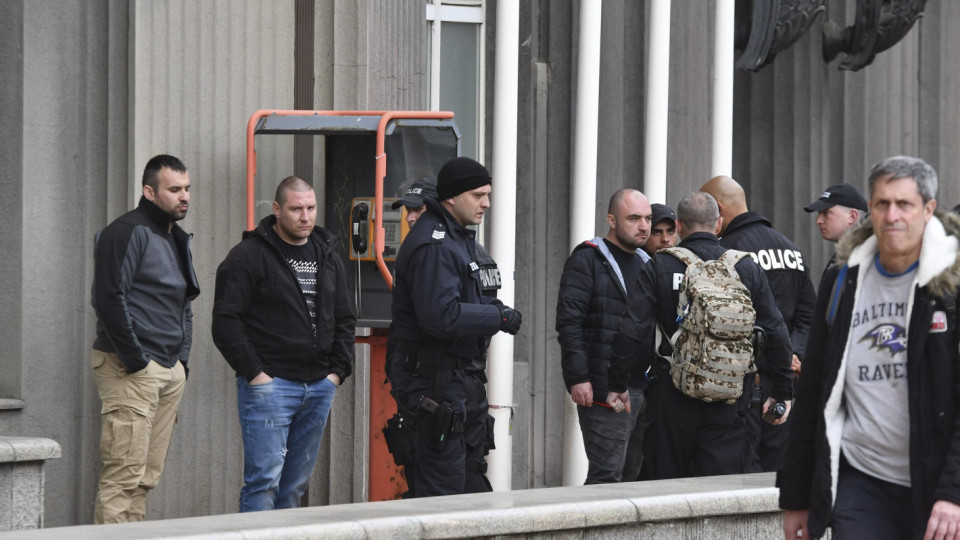 Люлински бандити арестувани за провокации пред МС | StandartNews.com
