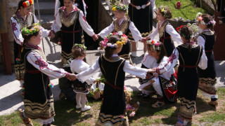 Фестивал в Средище събира фолклора на три етноса