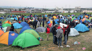Мигрантите край Солун започнаха да се изнасят