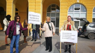 Медсестрите в Сливен на протест