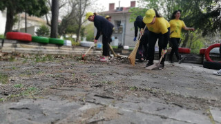 Стотици благоевградчани почистваха града си