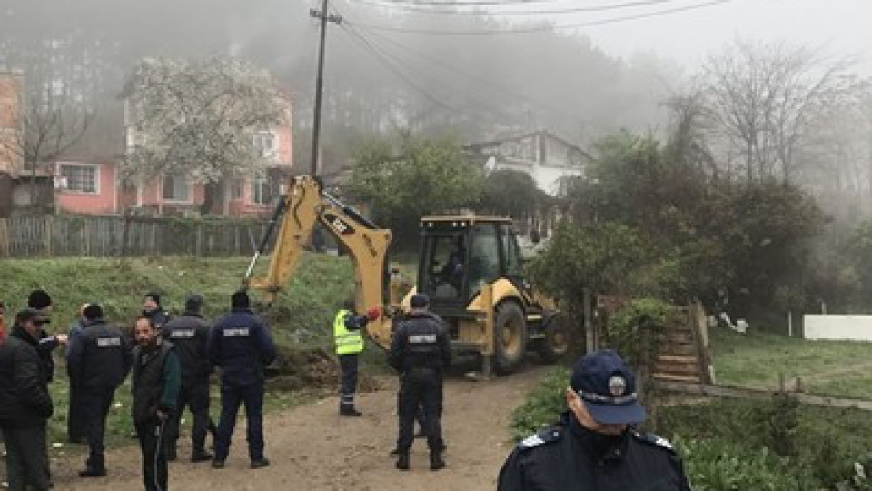 Събарят 54 незаконни къщи в Стара Загора | StandartNews.com