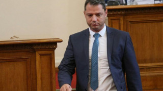 Парламентът освободи Делян Добрев като депутат