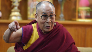Болни бели дробове вкараха Далай Лама в болница