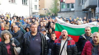 Бутат незаконни ромски къщи в Габрово