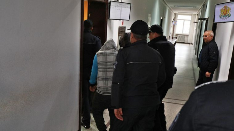 Тримата роми-биячи от Габрово остават в ареста | StandartNews.com