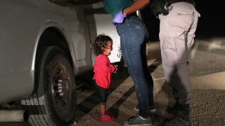 Плачещо хондураско момиченце спечели World Press Photo