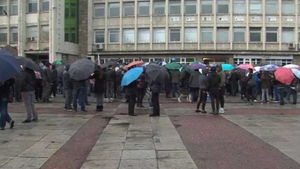 Трета поредна вечер на протести в Габрово | StandartNews.com