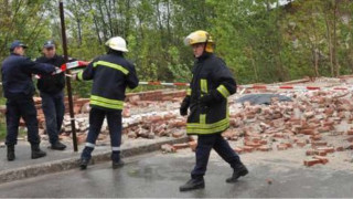 Ограда на поделение се срути, има загинал