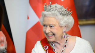 Кралица Елизабет II стана на 93