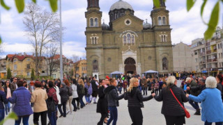 Бургас празнува Цветница на  открити сцени