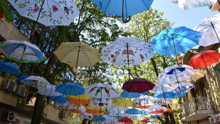 Над 100 рисувани чадъри от децата на ЦЛТРДБ част от арт инсталация