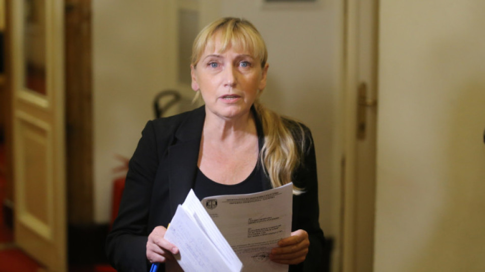 Йончева твърди, че е заковала "Ало, Банов съм" | StandartNews.com