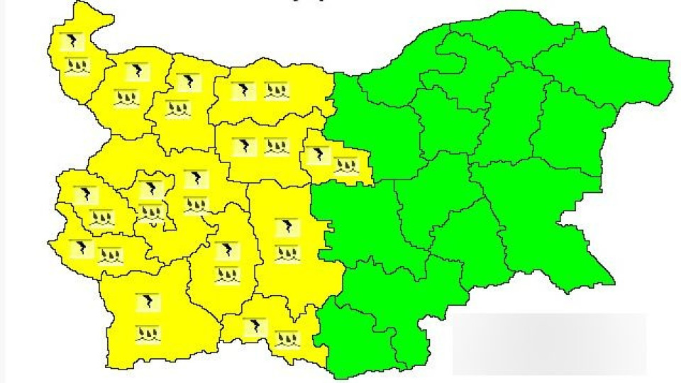Жълт код за силни валежи в 14 области | StandartNews.com
