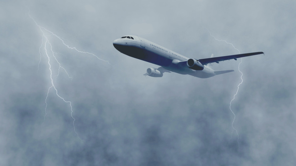 Бурята отклони самолет за София към Варна | StandartNews.com