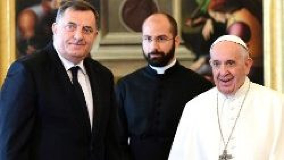 Папата дари 500 хиляди долара за мигранти | StandartNews.com