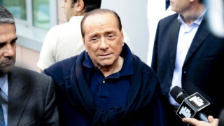 Срязаха Берлускони заради запушени черва