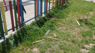 Вандали рушиха детски площадки