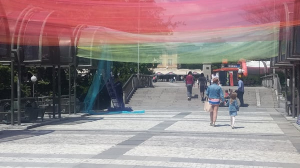 „Море от любов“ посреща на моста на влюбените в Благоевград | StandartNews.com