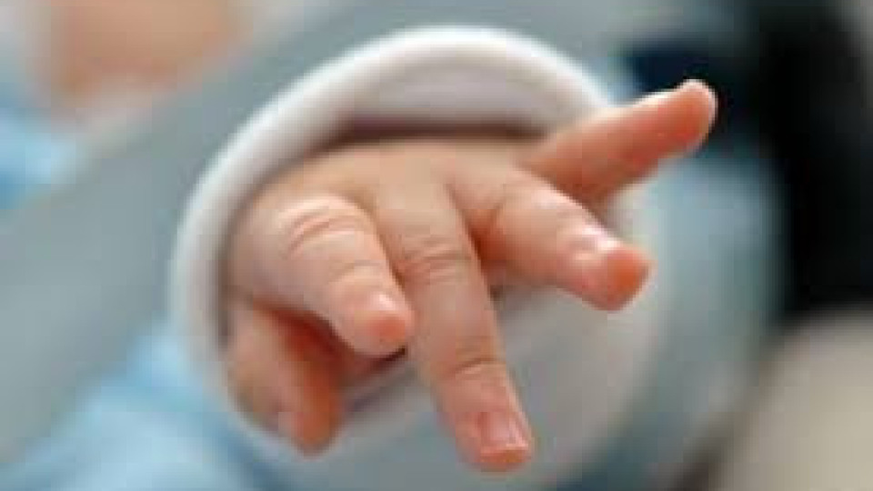 700-грамово бебе се роди в Шумен, спасиха го | StandartNews.com