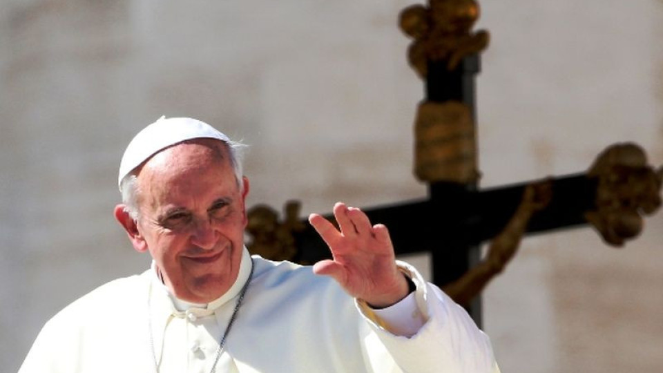 Папа Франциск диша само с един бял дроб | StandartNews.com